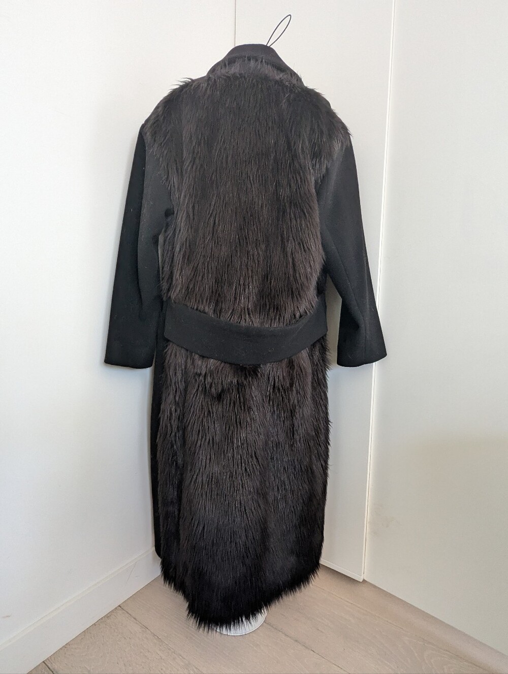 MICHELLE MASON Black Coat With Faux Fur Accent Panel at Back; Size M